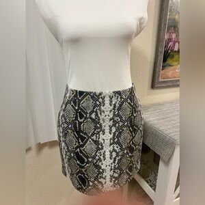 AQUA MINI SKIRT SIZE SMALL . Like new